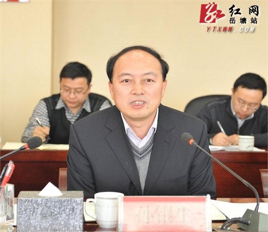 蔡力峰与岳塘区基层工作者交流群众路线工作 给予高度肯定