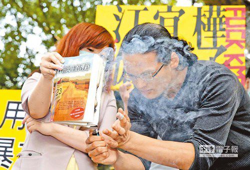 台大政治系学生烧著作江宜桦：表示遗憾（图）