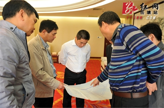 湖南力鼎投资有限公司到岳塘区洽谈项目 王永红接待