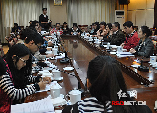4月1日下午，湖南师大成立了落实《方案》学生监督小组，由来自各学院的28名“学生监督员”组成。