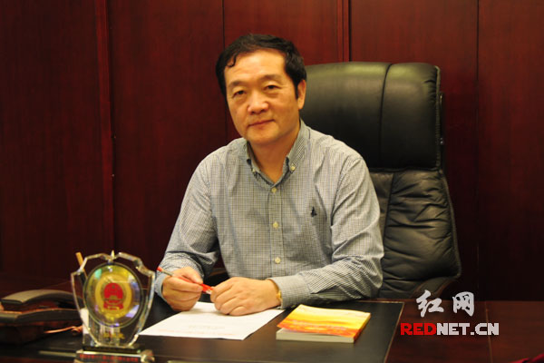 湖南省人大代表彭庆光建议，路桥费应由财政支出承担。