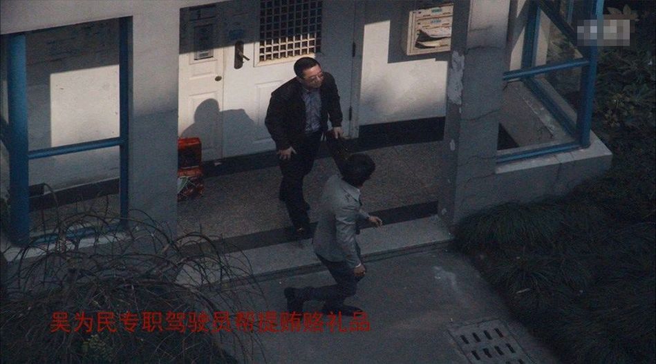 [视频]浙江电视台长受贿视频曝光 门口旁若无人大方接收