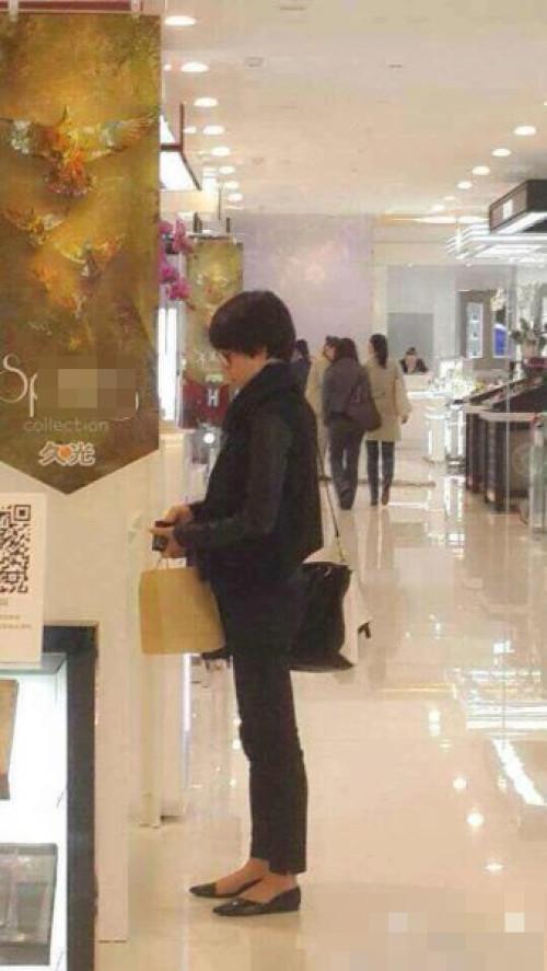 马伊琍逛街半小时花五千似未受“出轨门”影响