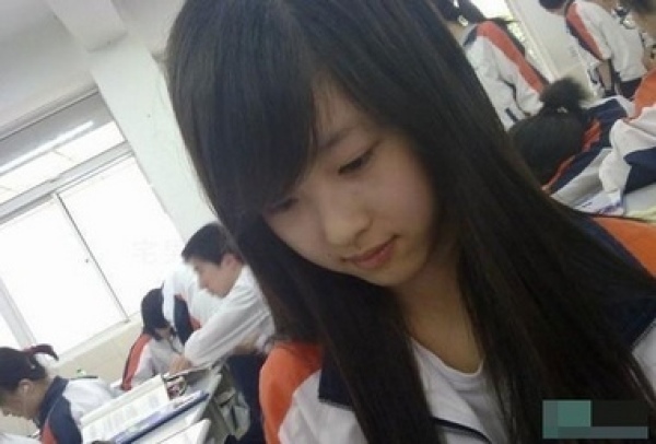 <em>奶茶</em>刘强东相拥 <em>章泽天</em>清纯家居照惹京东老总