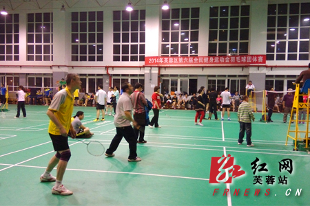 羽毛球团体赛比赛现场