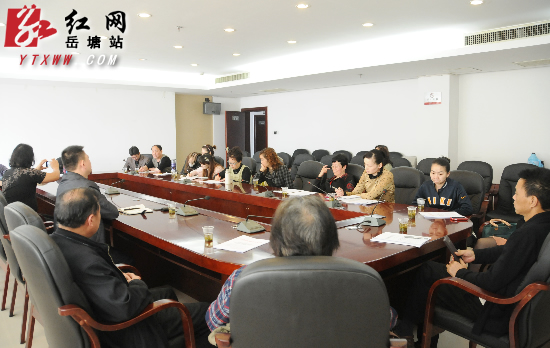 岳塘区“舞林高手”献策“欢乐潇湘”群众文化活动