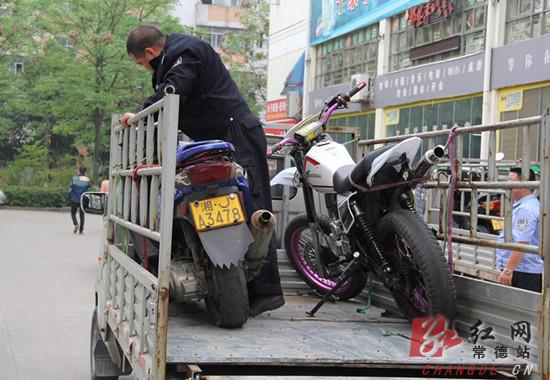 常德交警联合高校开展黑摩托集中整治行动