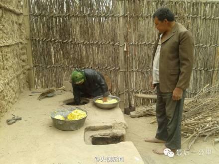 新疆农民长56码大脚 20多年只买到过一双合脚鞋