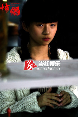 小彩旗饰演“小陀螺”化身孤僻女儿