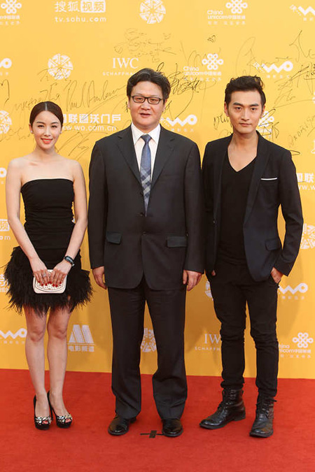 导演徐皓峰携演员亮相红毯