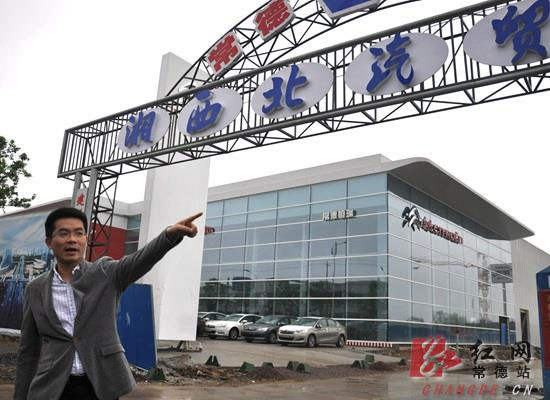 南坪岗乡党委副书记周威现场介绍情况