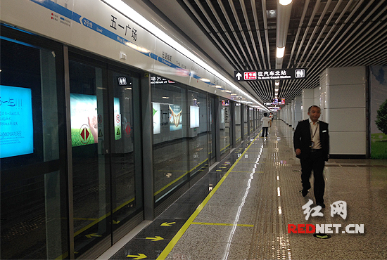 长沙地铁2号线试乘首日:八旬老人感叹长见识
