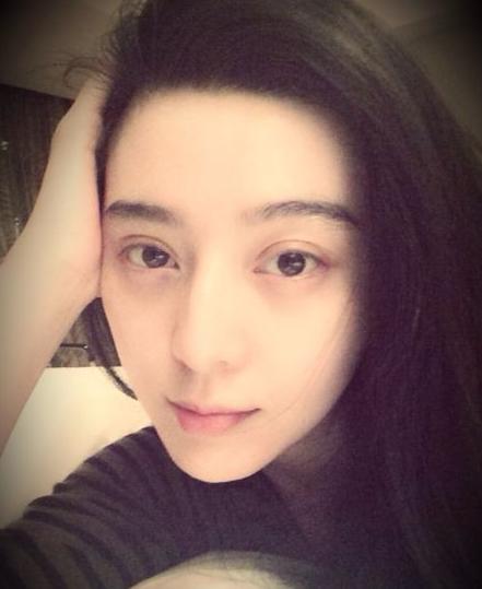 范冰冰发睡前憔悴素颜照 网友怒赞:女神好美