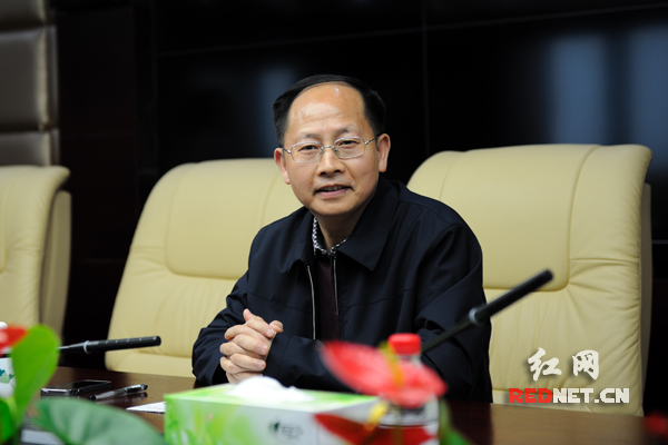 湖南省广播电影电视局党组书记、局长杨金鸢表示，将建立长效机制打击新闻敲诈、假新闻和“三假”现象。