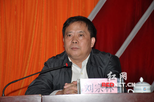 湖南省农业厅厅长刘宗林出席全省早稻育插秧机械化现场会议。