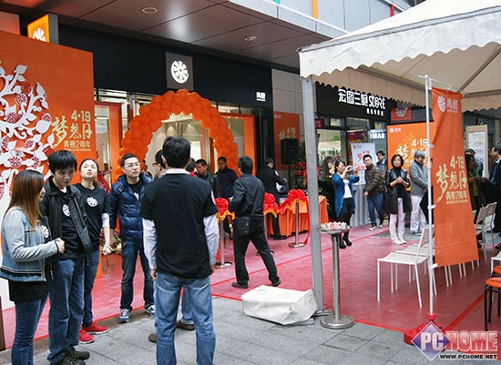 青橙首家O2O线下体验店落户宝山万达