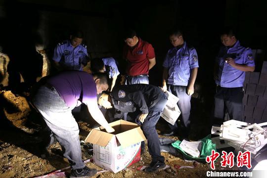 广西武鸣工地施工挖出43枚炸弹含迫击炮弹手雷等