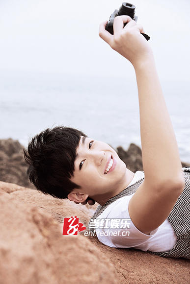 白举纲新书封面曝光 海边滑板少年身手不凡