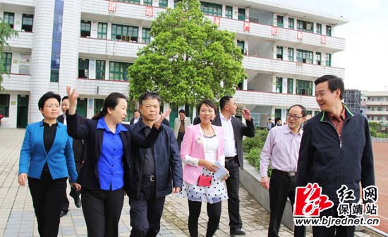 参观保靖岳阳中学张承印摄