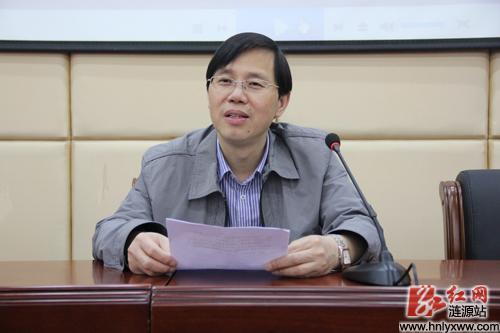 涟源市委书记曾益民讲话。