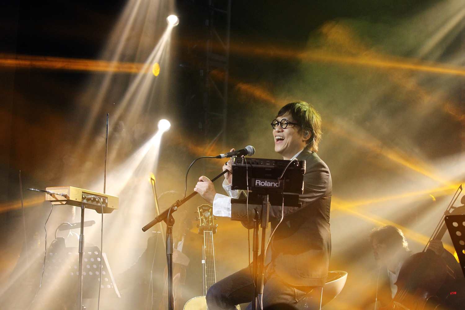 梁翘柏举办个人音乐会 华纳高层送鲜花力挺 _娱乐频道_红网