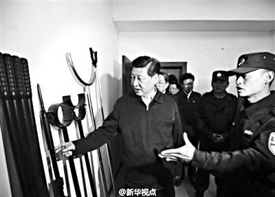 习近平十八大后首赴南疆考察 看望村民验证政策