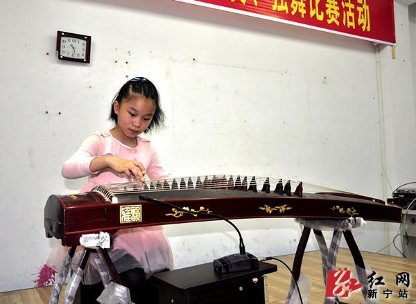 新宁县中小学生独唱、独奏、独舞比赛举行