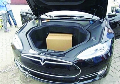 电动汽车的引擎盖下面没有引擎。