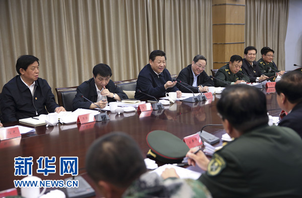 4月27日至30日，中共中央总书记、国家主席、中央军委主席习近平在新疆考察。这是4月29日上午，习近平在新疆生产建设兵团第六师召开座谈会，就做好兵团工作作出重要指示。新华社记者 兰红光 摄