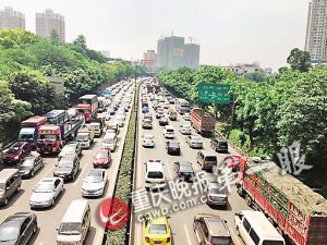 　　■昨日，二郎进出城方向都十分拥堵。