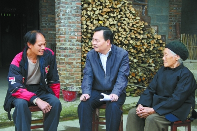 肖军 黄巍 通讯员 胡益龙 吴炳   4月下旬,通道侗族自治县县委书记