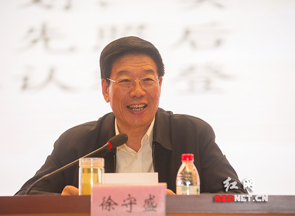 湖南省委书记、省人大常委会主任徐守盛深情寄语广大青年，把理想建立在脚踏实地创业干事的基础之上，争做改革的宣传员、支持者、参与者。
