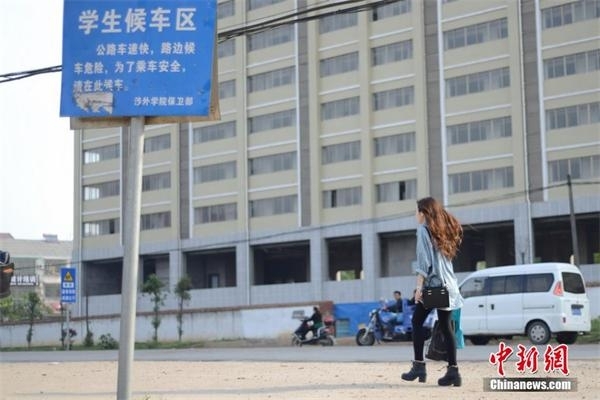 一天赚几百元 揭秘<em>湖南</em>大学生<em>兼职</em>车模的真实