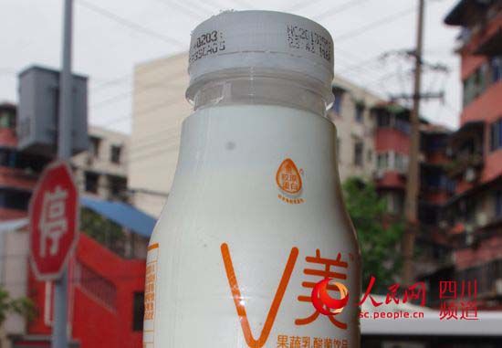 出现两个“生产日期”V美饮料（陈永斌摄）