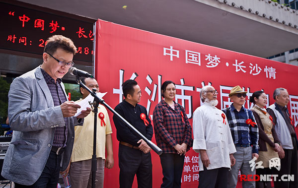 长沙市首届花鸟画展在湖南图书馆举行。