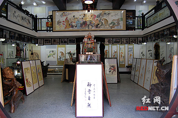 谭建沩“神奇自然”书画展在宁乡县博古斋书画古玩交流会所开展。