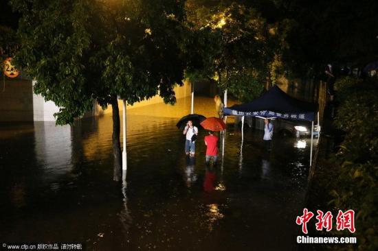 中国南方多地遭暴雨侵袭 广西近万人受灾(图)