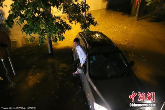 中国南方多地遭暴雨侵袭 广西近万人受灾(图)