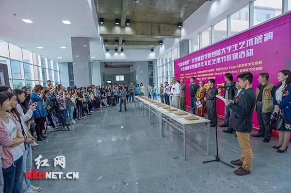 长沙师范学院首届大学生艺术展演开幕(组图)