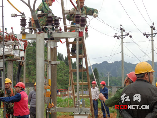 110千伏杨公桥变电站10千伏改造后，负荷接入施工现场（局部）。