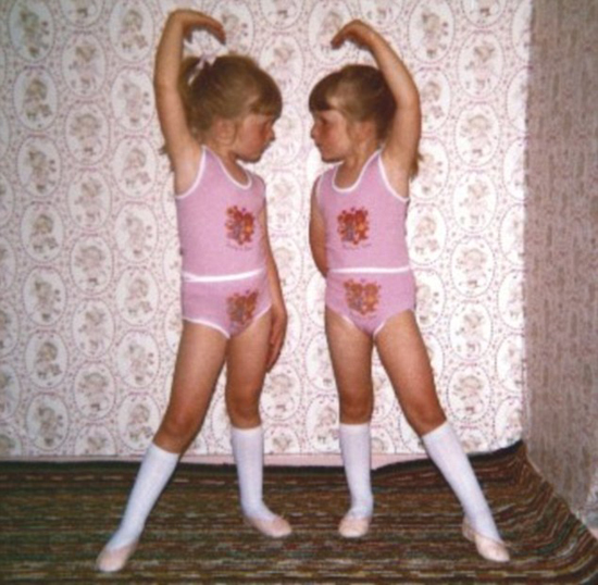 　　据乔与凯瑞介绍，她们自幼就非常亲密，喜欢一起做每一件事，从一起学芭蕾，到一起战胜水痘。