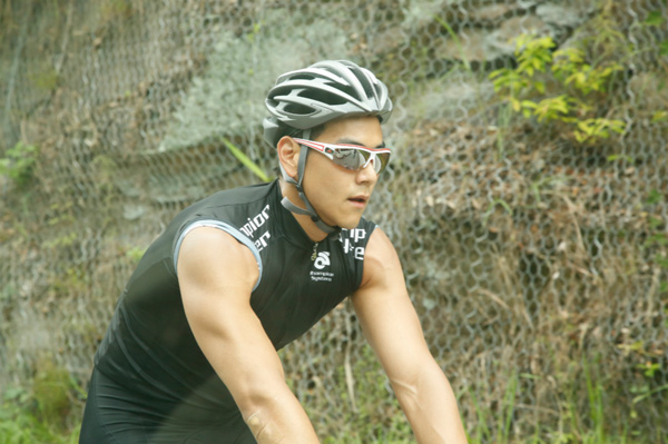 彭于晏每天要在教练指导下骑行至少120KM