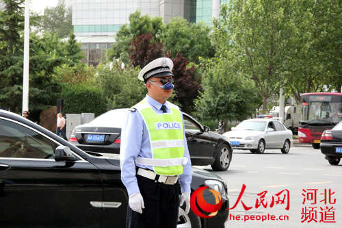 石家庄交警执勤配发新型鼻用空气净化器（图）