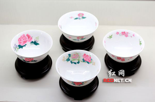 醴陵新世纪陶瓷艺术馆待售的“毛瓷”仿品