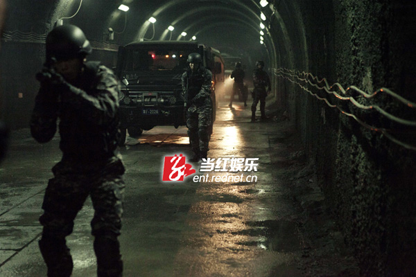 隧道特警严阵以待