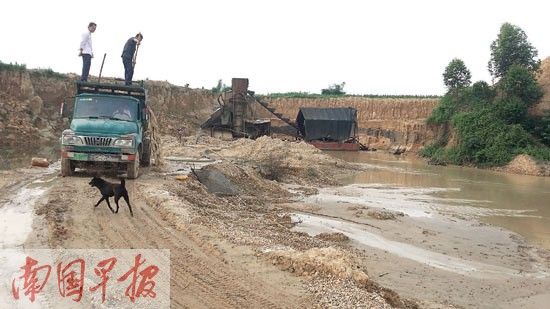 男孩溺亡数名同学未呼救反藏其衣物后上课(图)