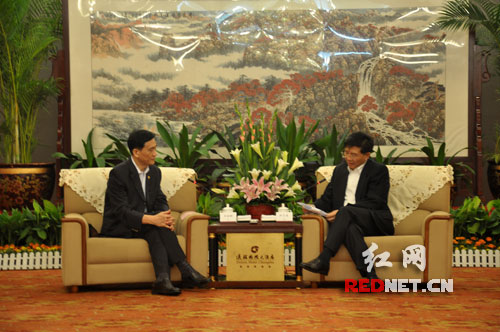 19日，湖南省委副书记孙金龙在长沙会见了“港商入湘30年”采访团成员