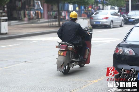 长沙县开展摩托车专项整治 车号牌半遮面扣1