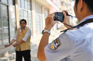 嫌疑人指认现场 供图