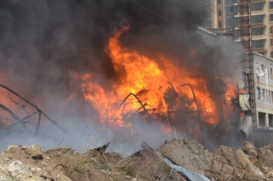 太原一工地突起大火 20多米活动房被瞬间吞噬